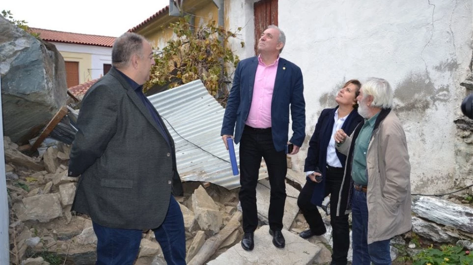 Μυτιλήνη: Εκκενώνεται τμήμα του οικισμού του Πλωμαρίου Λέσβου που επλήγη από τις κατολισθήσεις